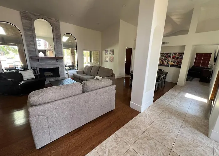 The Paradise Valley Golf Course Estate Holiday home *